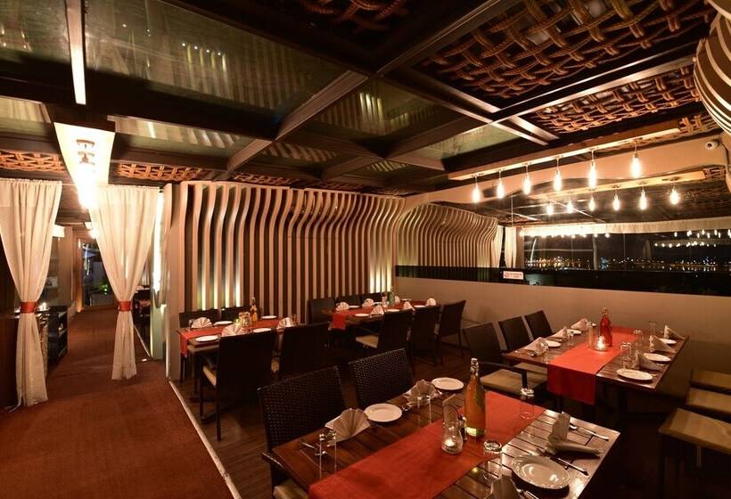 Отель Surya Plaza