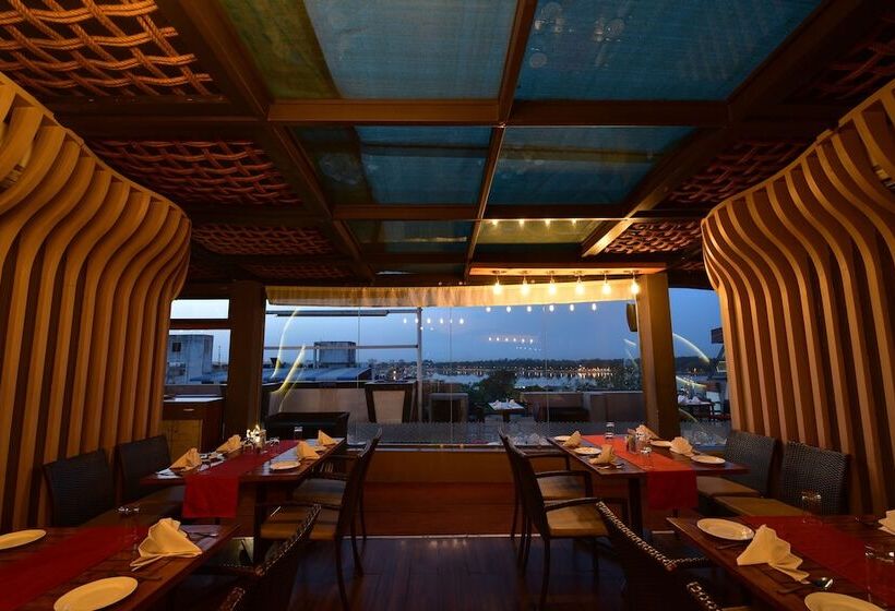 Отель Surya Plaza