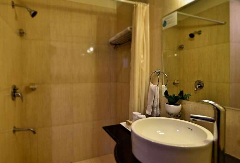 Отель Surya Plaza