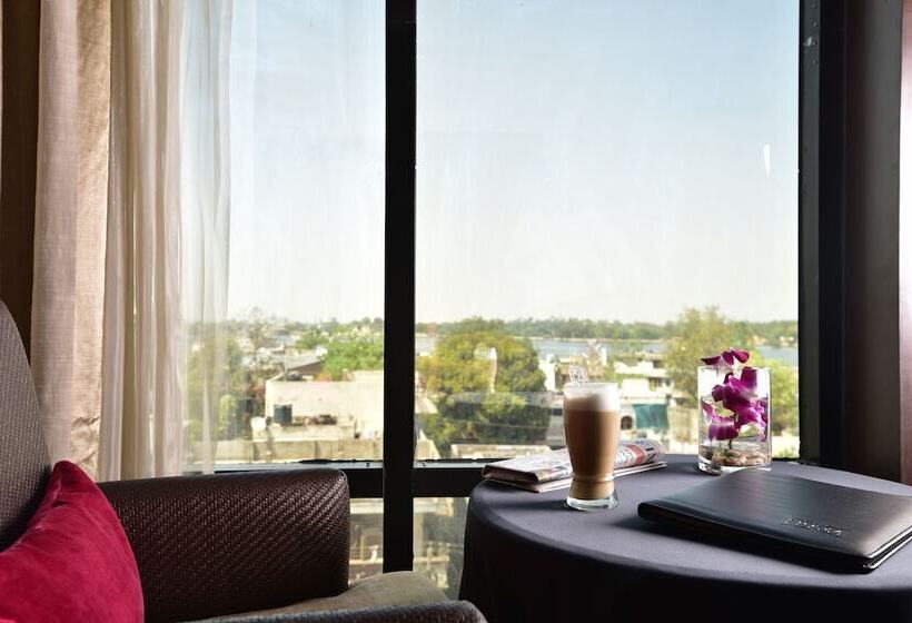 Отель Surya Plaza