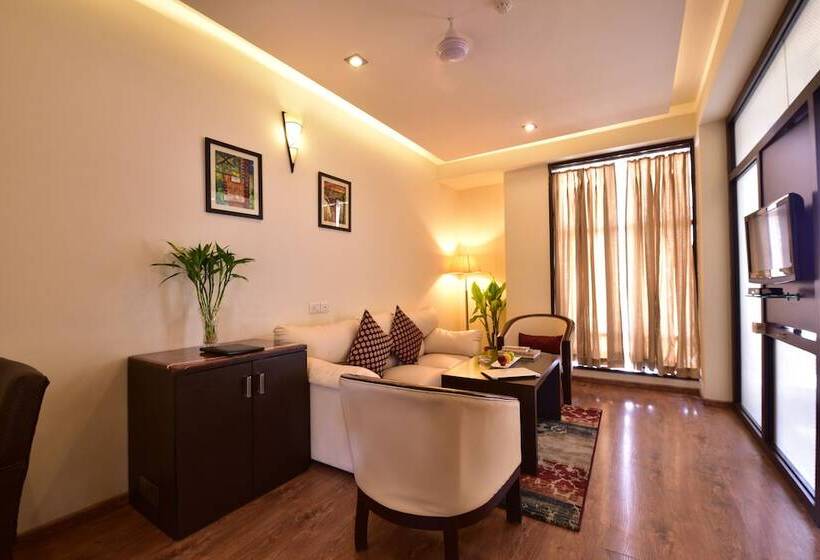 Отель Surya Plaza