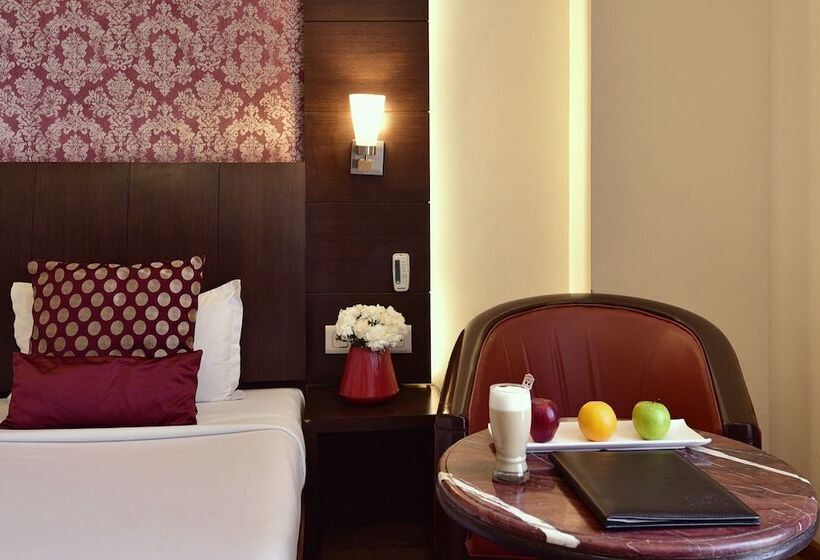 Отель Surya Plaza