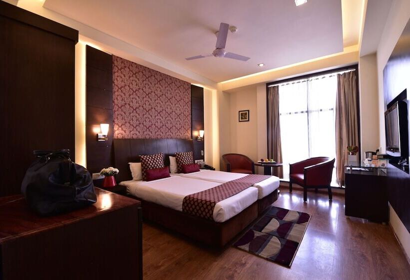 Отель Surya Plaza