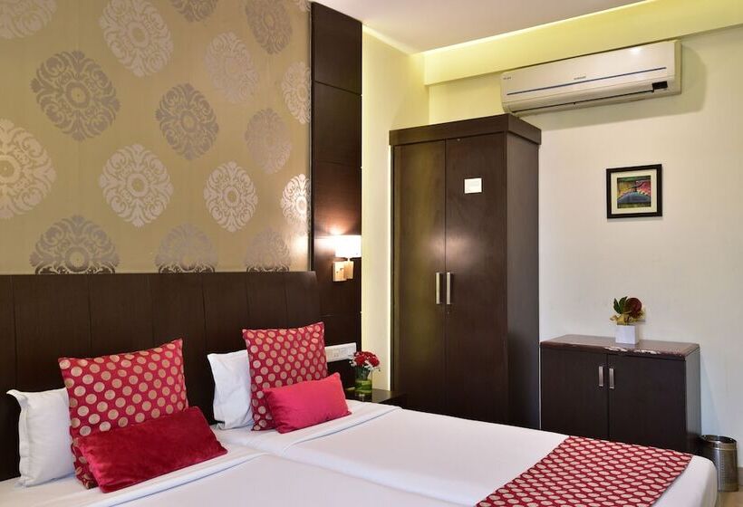 Отель Surya Plaza