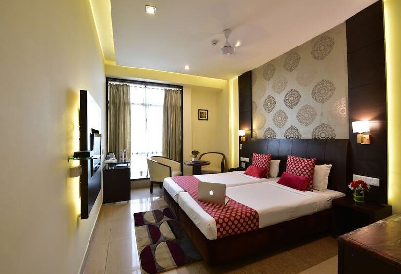 Отель Surya Plaza