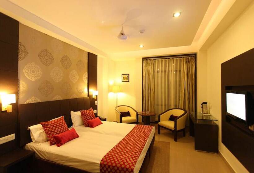 Отель Surya Plaza