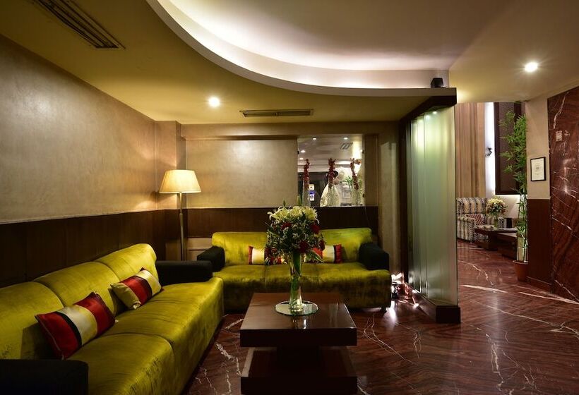 Отель Surya Plaza