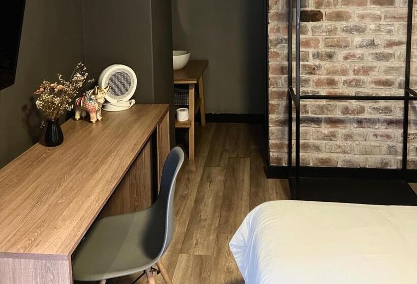 هتل The Lot Boutique