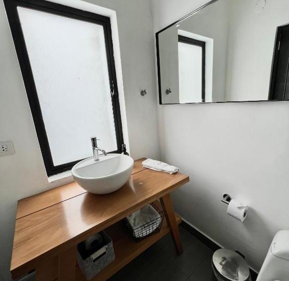 هتل The Lot Boutique