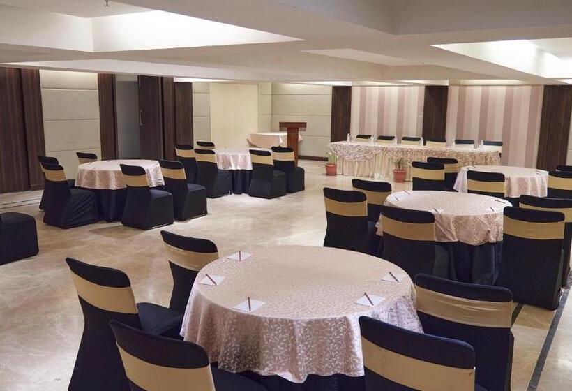 בית מלון כפרי The P L Palace Agra