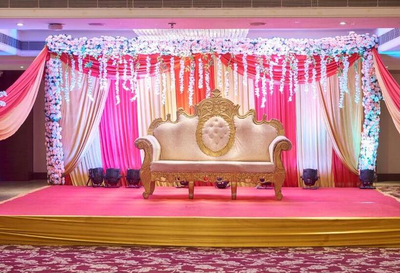 Отель The P L Palace Agra