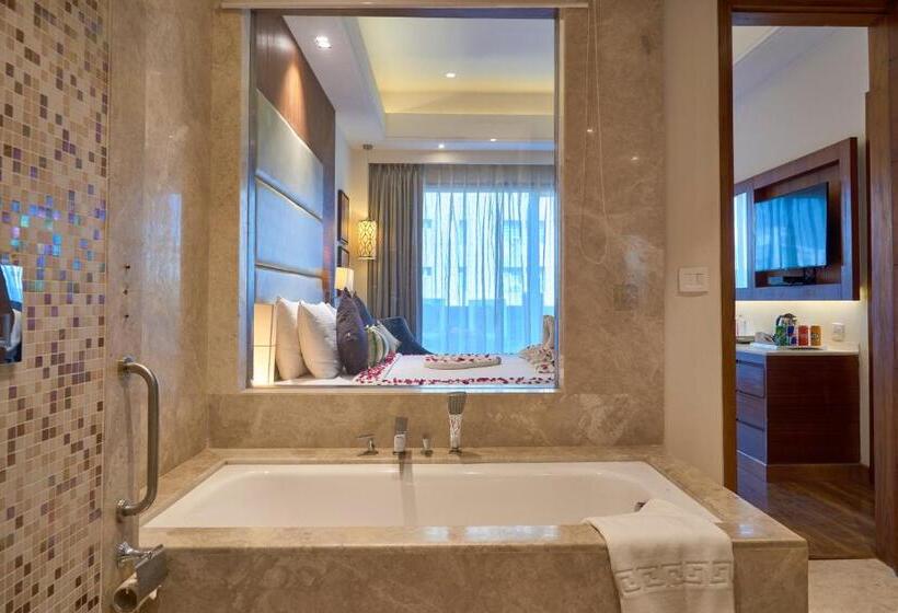 Отель The P L Palace Agra