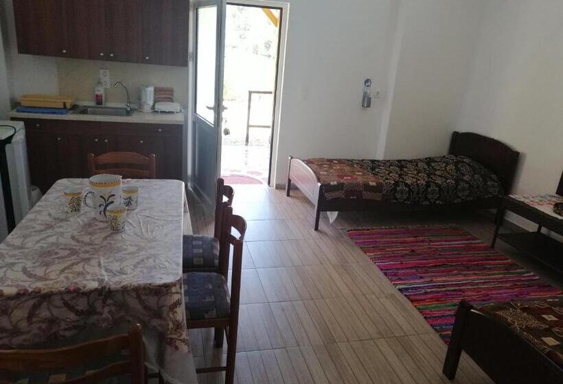 בית מלון כפרי Villa Costas   Popi