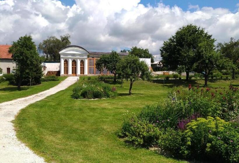 فندق Zamek Hradek U Susice