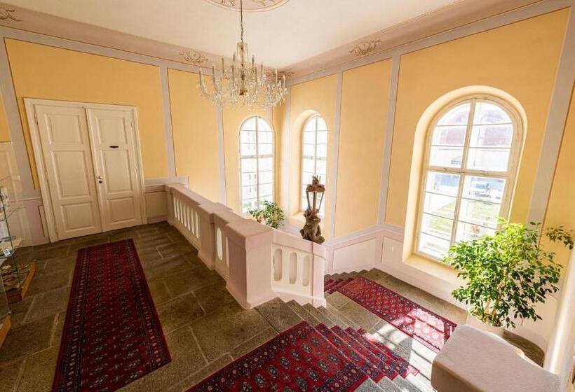 فندق Zamek Hradek U Susice