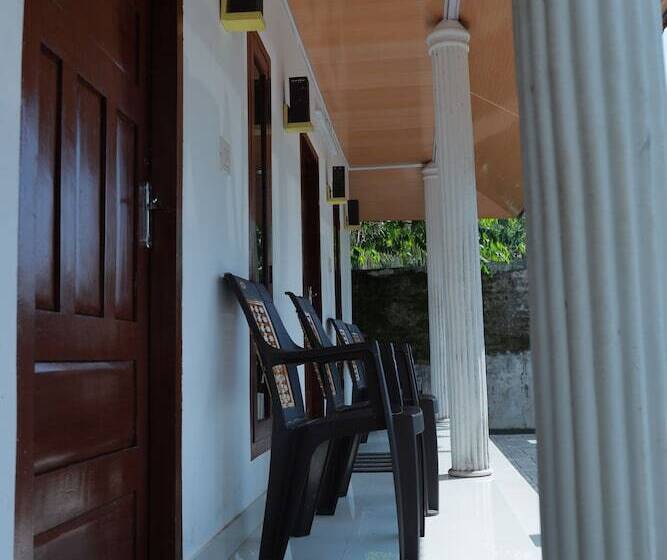 Пансион Baywatch Beach Resort