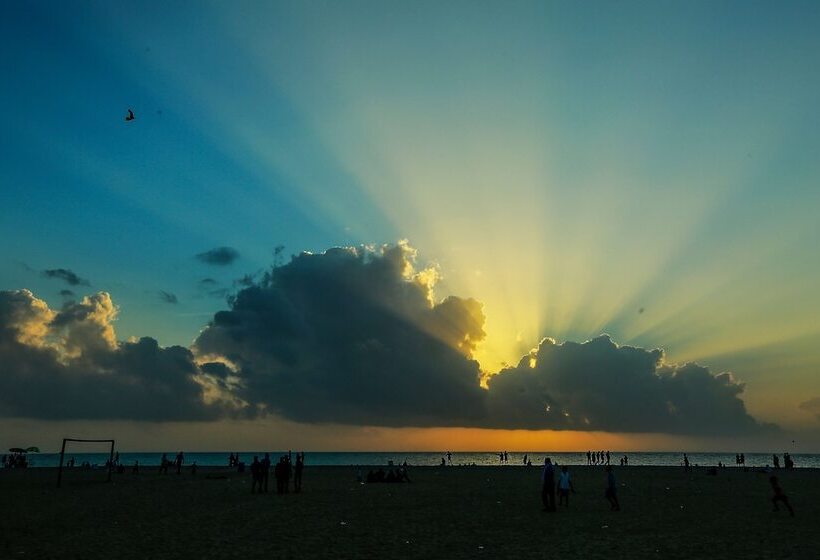 Пансион Baywatch Beach Resort