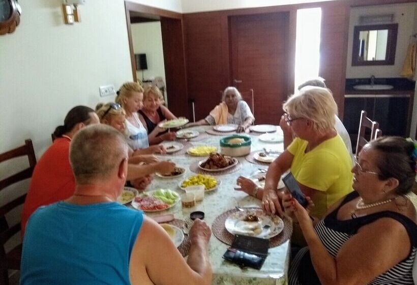 Пансион Baywatch Beach Resort