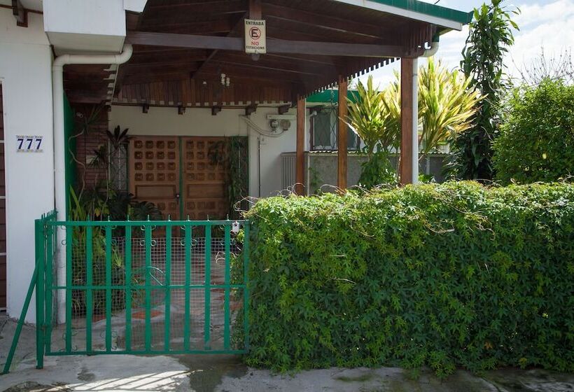 بنسيون Casa Kibi Kibi