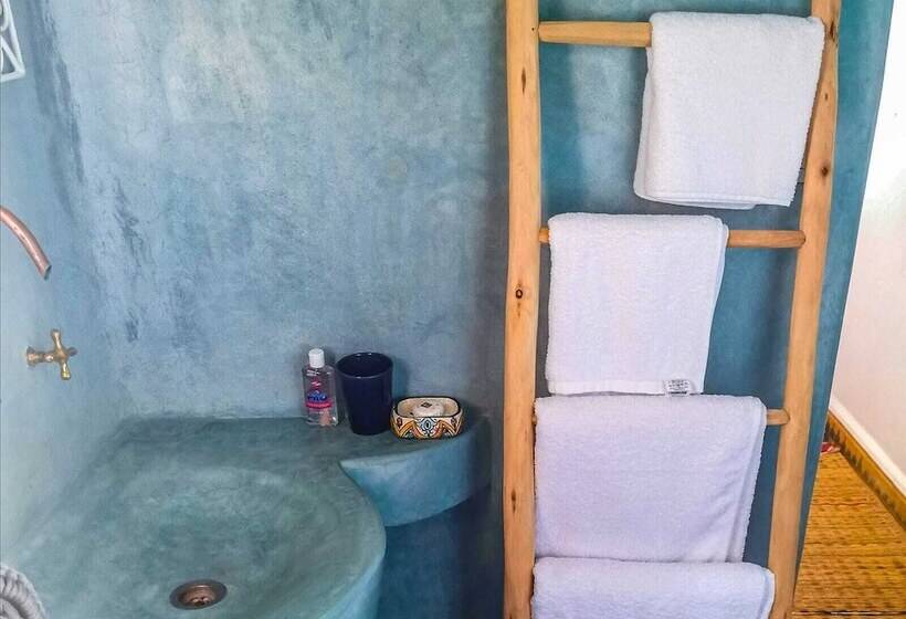 هتل Out Of Medina