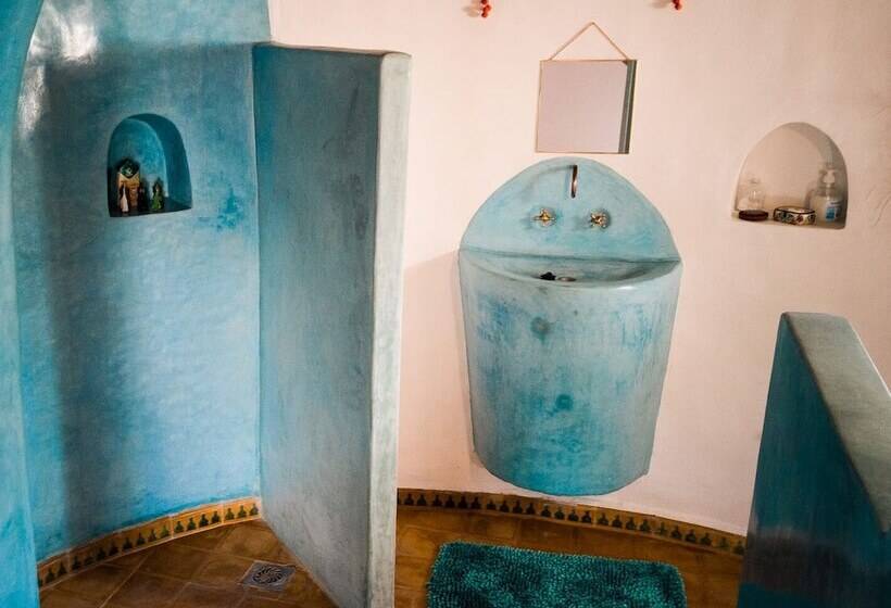 هتل Out Of Medina