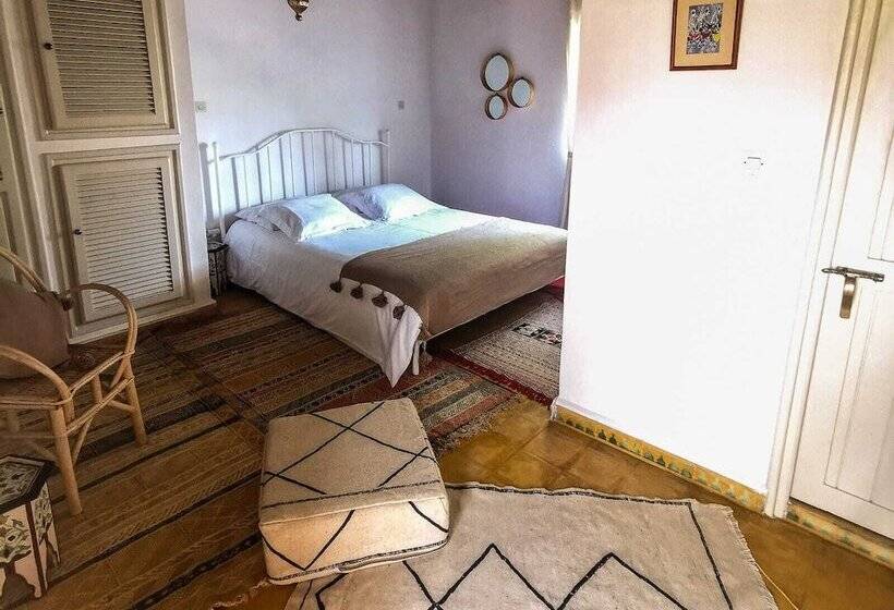 هتل Out Of Medina