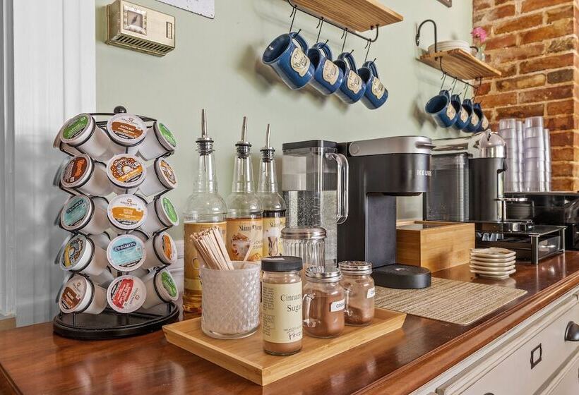 민박 Inn On Golden Pond