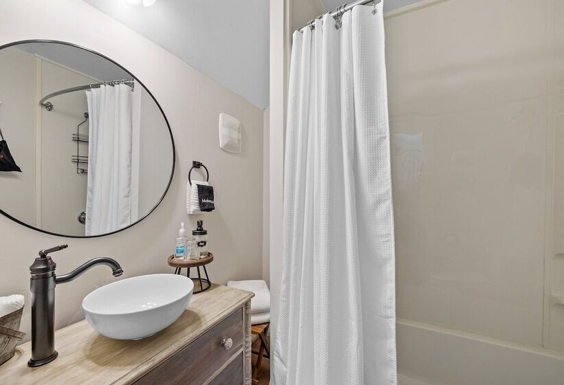 민박 Inn On Golden Pond