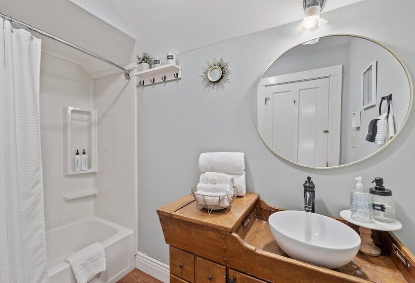 민박 Inn On Golden Pond