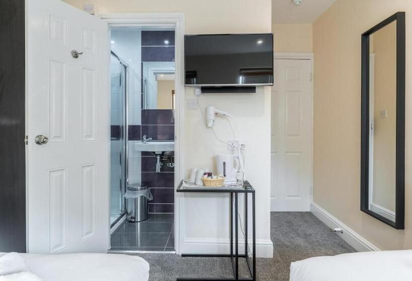 민박 Royal London Hotel By Saba