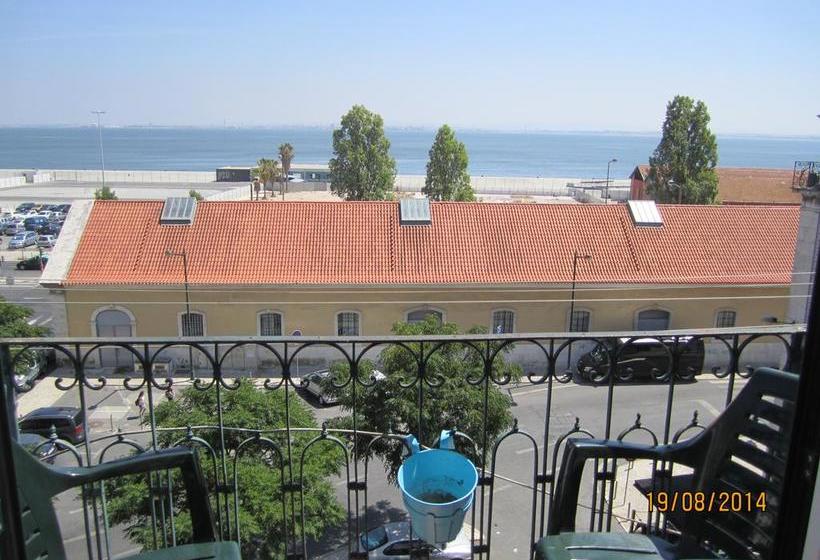 B.Mar Hostel & Suites