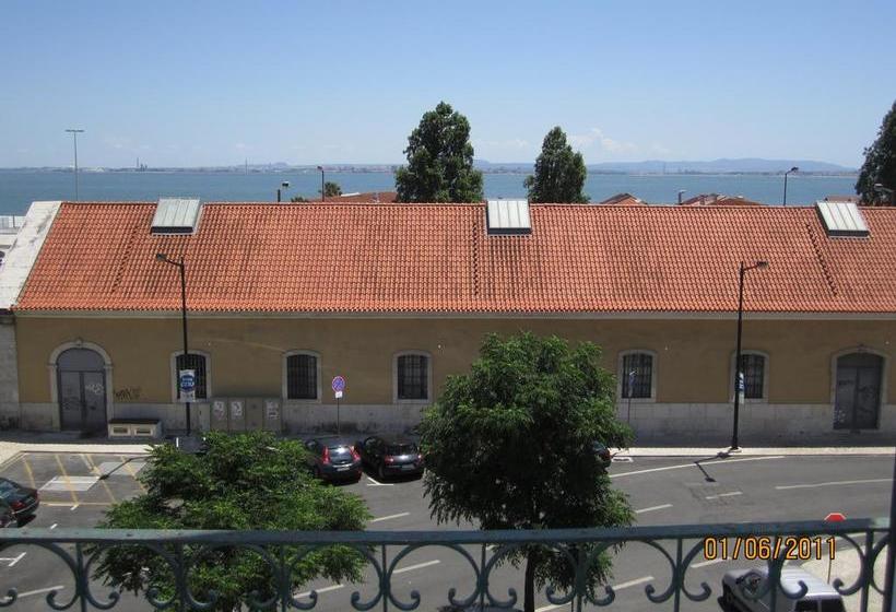 B.Mar Hostel & Suites