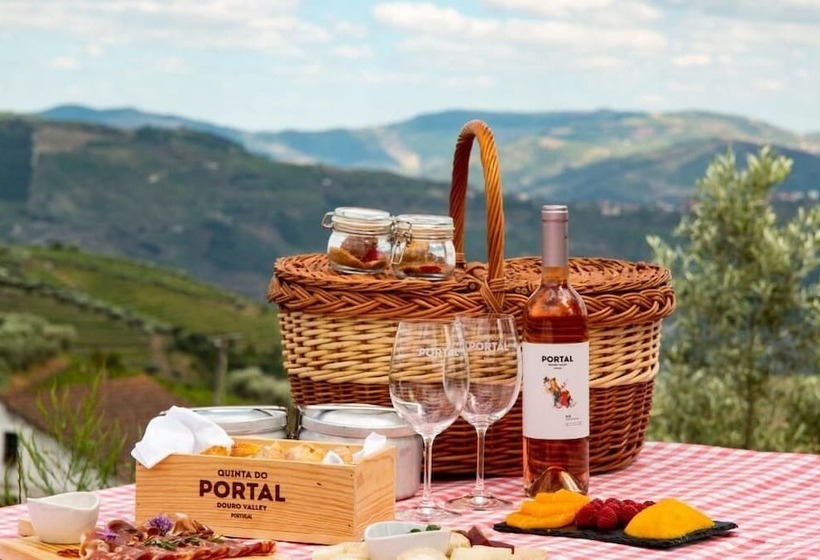 Casa Das Pipas / Quinta Do Portal