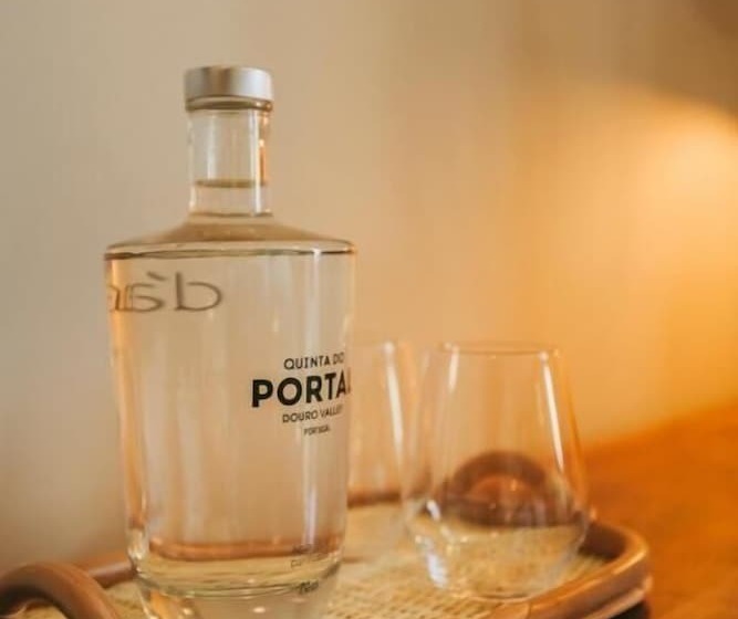 Casa Das Pipas / Quinta Do Portal