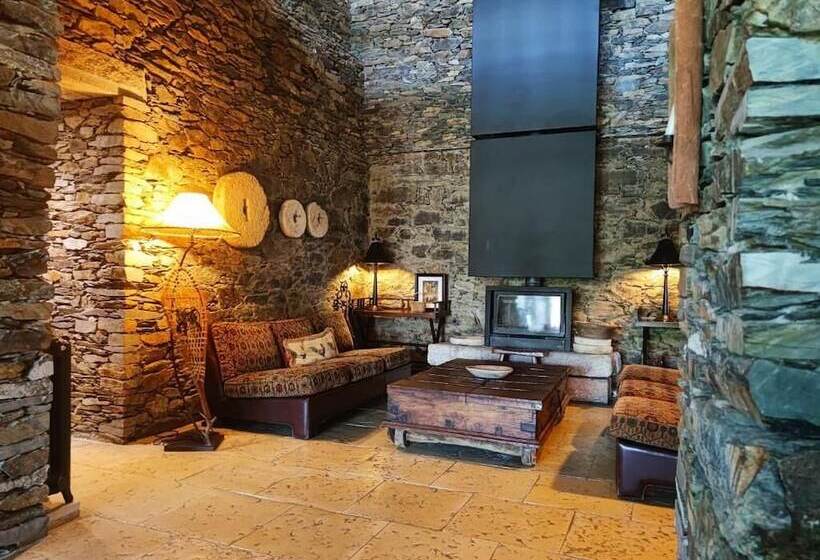 Casa Das Pipas / Quinta Do Portal