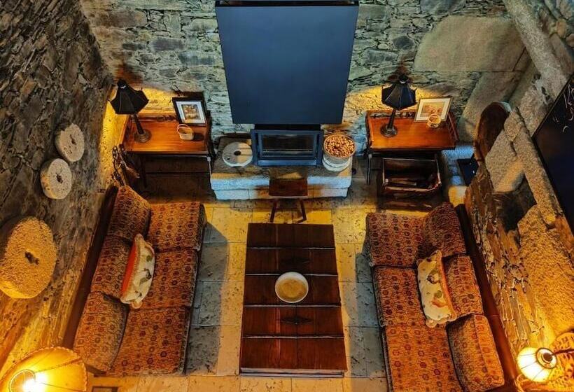 Casa Das Pipas / Quinta Do Portal