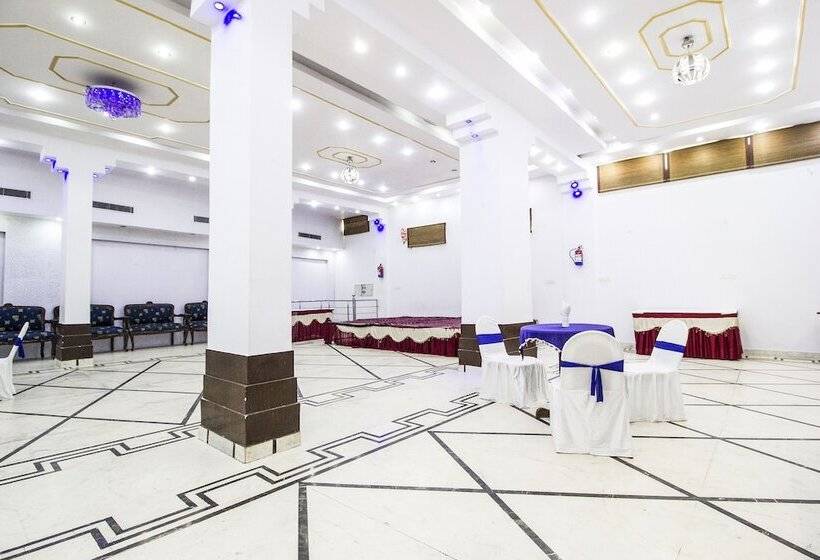 Fabhotel Mayfair Inn