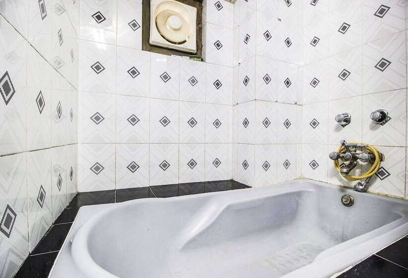 Fabhotel Mayfair Inn