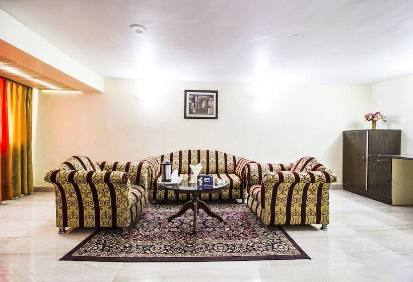 Fabhotel Mayfair Inn