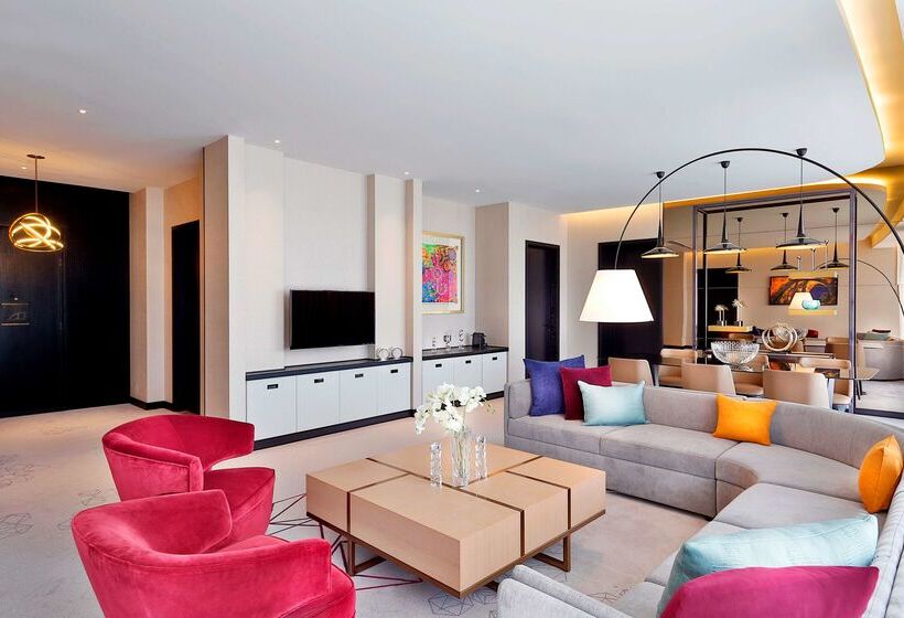 Alrayyan Hotel Doha, Curio Collection By Hilton