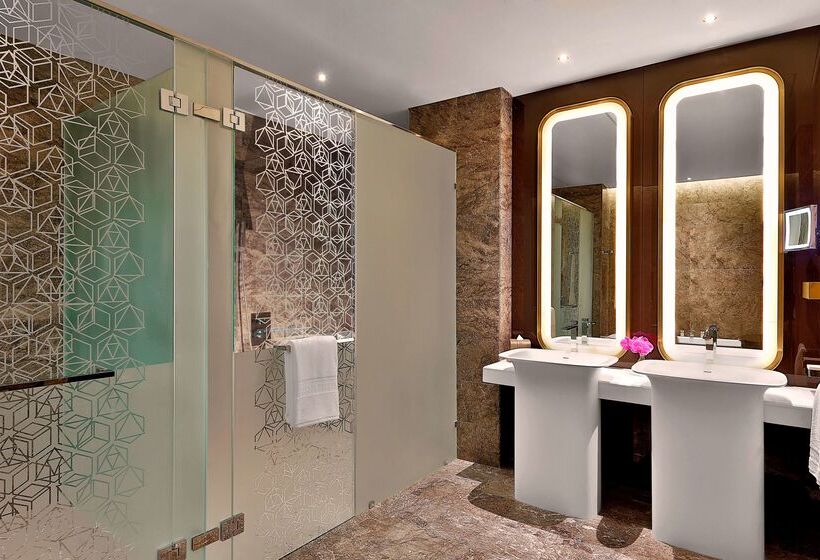 Alrayyan Hotel Doha, Curio Collection By Hilton