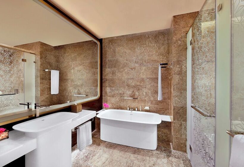 Alrayyan Hotel Doha, Curio Collection By Hilton