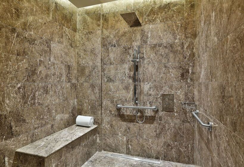 Alrayyan Hotel Doha, Curio Collection By Hilton