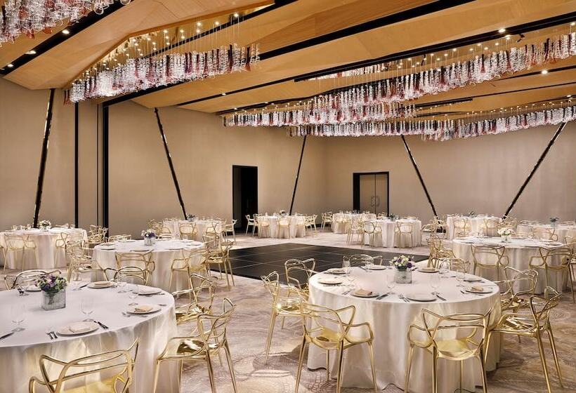 Alrayyan Hotel Doha, Curio Collection By Hilton