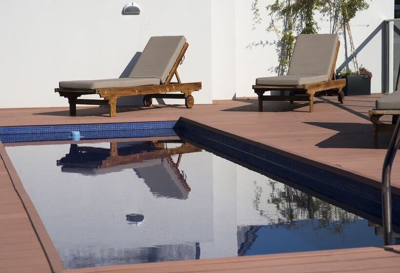 هتل Arc Arenales Studios & Suites