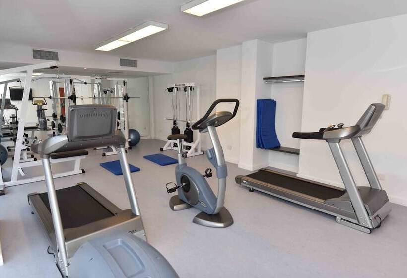 هتل Arc Arenales Studios & Suites