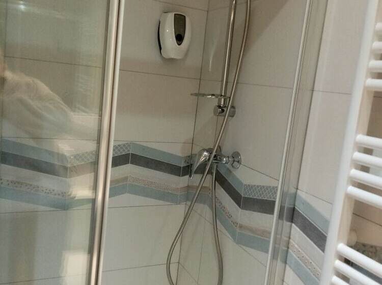 Brit Hotel St Quentin/nord