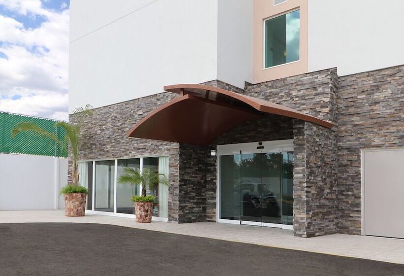 Отель Candlewood Suites Celaya By Ihg