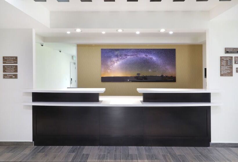 Отель Candlewood Suites Celaya By Ihg