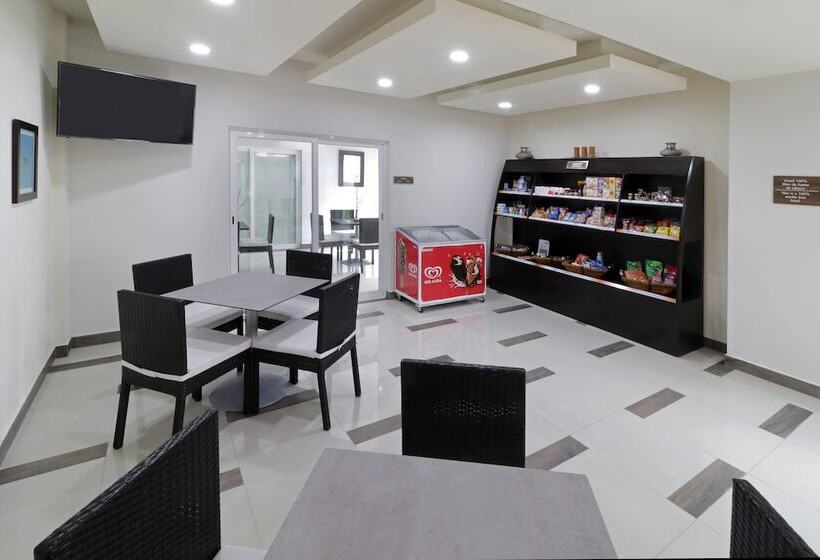 Отель Candlewood Suites Celaya By Ihg